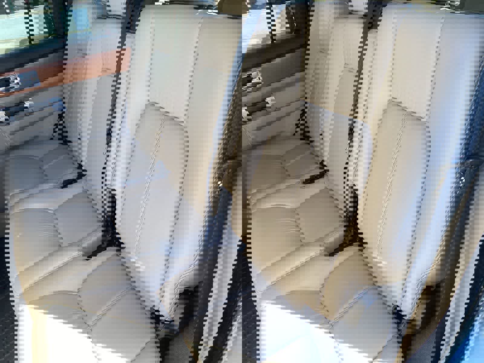 Used 2011 Land Rover LR4 HSE LUX image 14