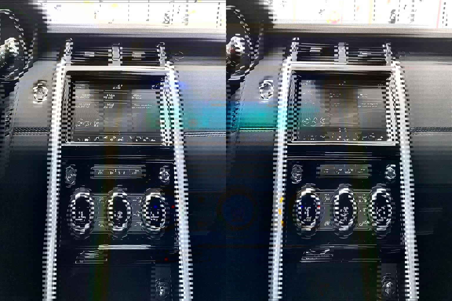 Used 2017 Land Rover Discovery HSE image 30