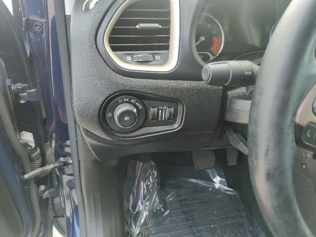 Used 2016 Jeep Renegade Limited FWD image 37