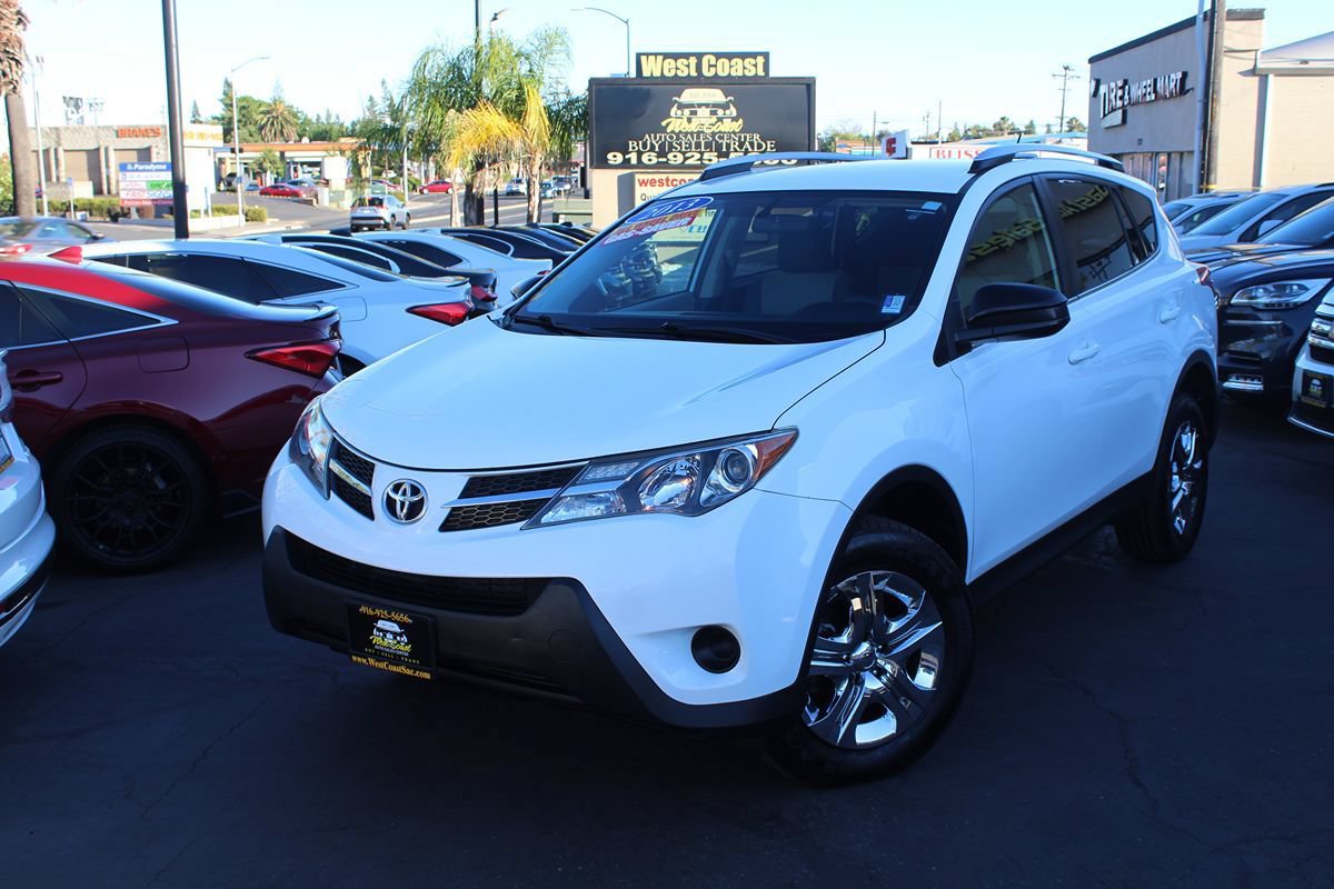 Used 2013 Toyota RAV4 LE AWD/4WD image 2