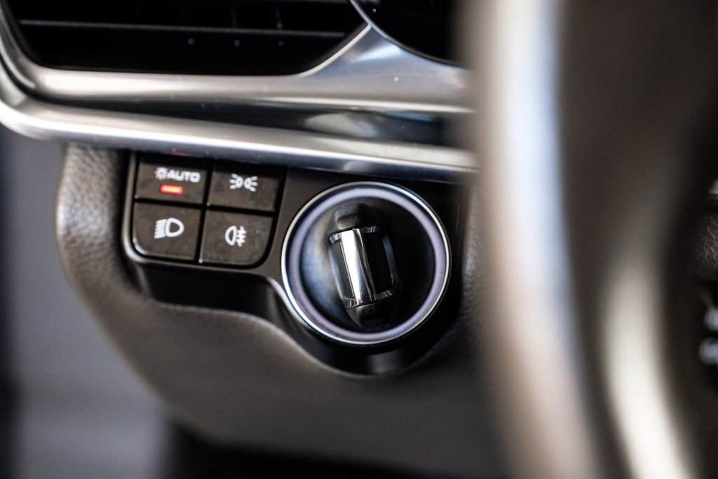 Used 2021 Porsche Panamera image 30