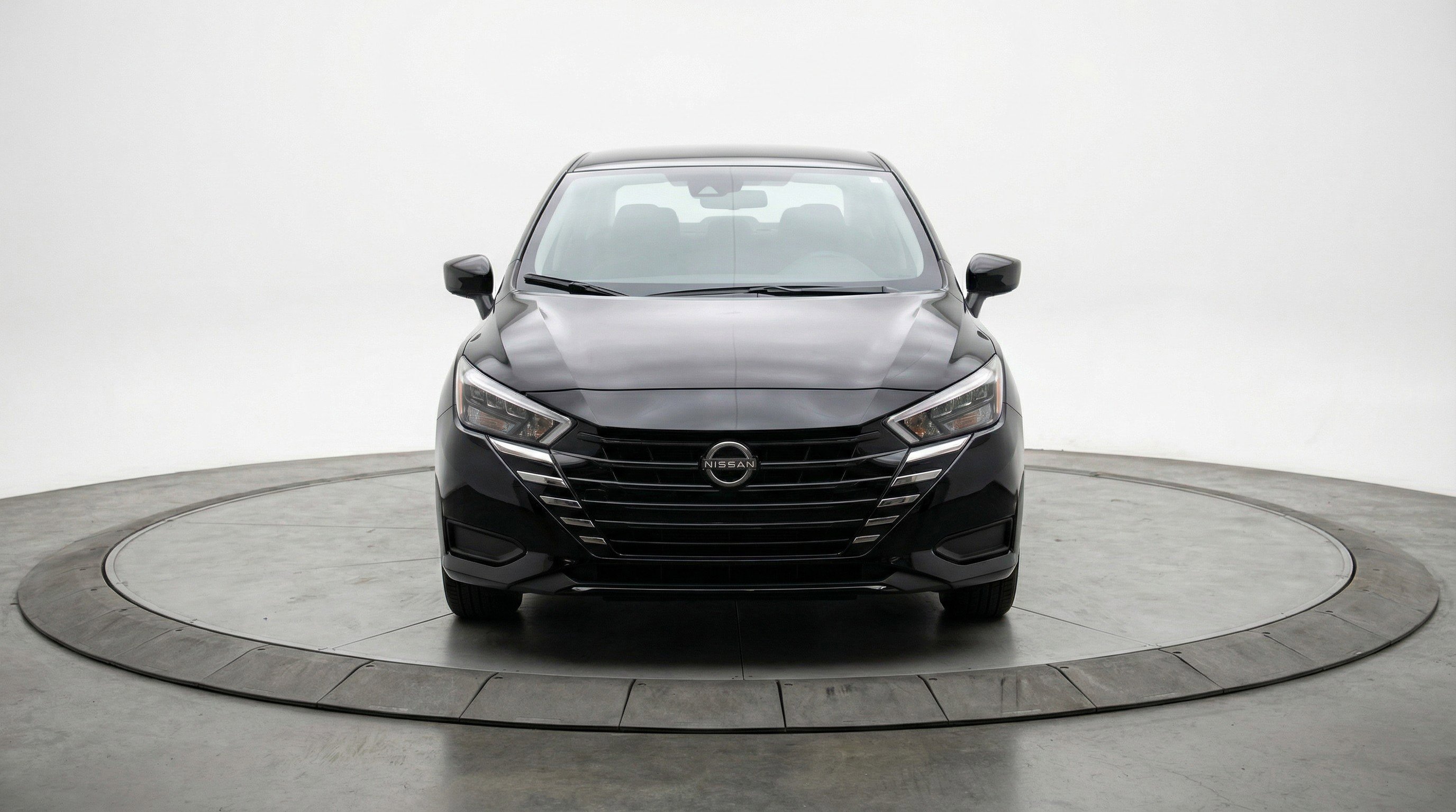 Used 2025 Nissan Versa SV FWD image 2