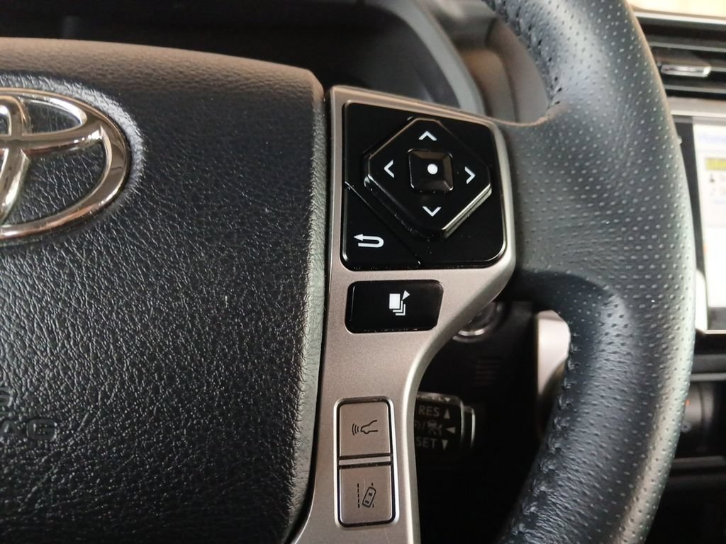Used 2022 Toyota 4Runner SR5 Premium w/ Moonroof Package AWD/4WD image 32