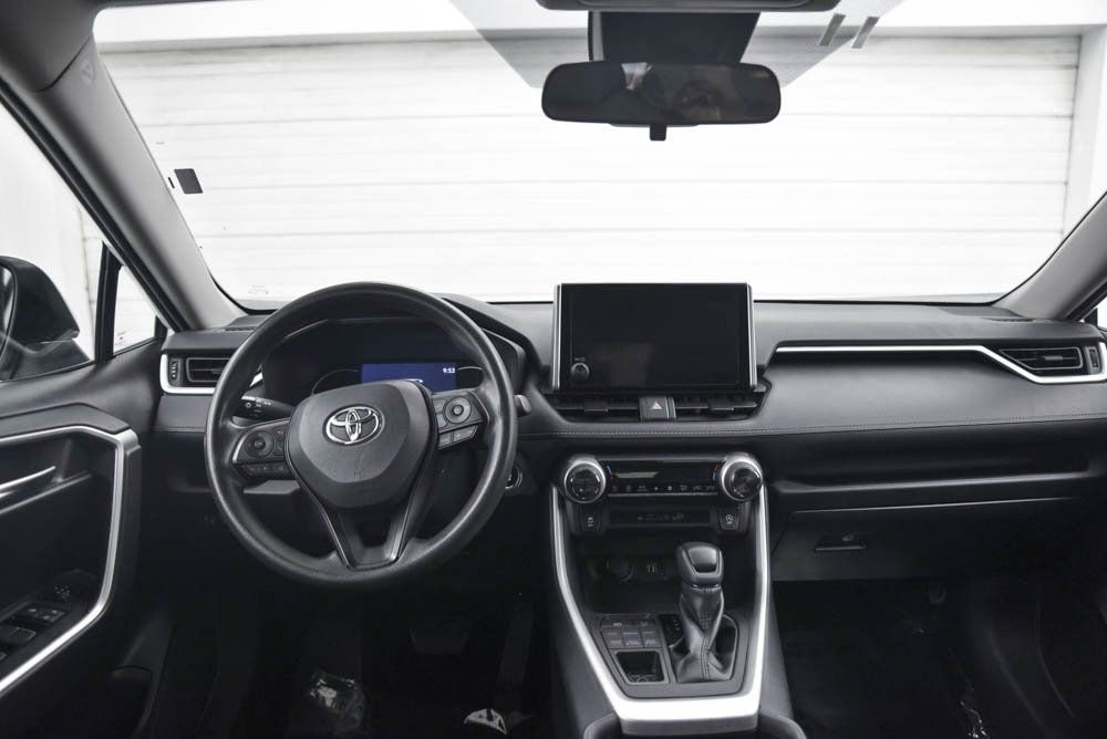 Used 2023 Toyota RAV4 XLE image 22