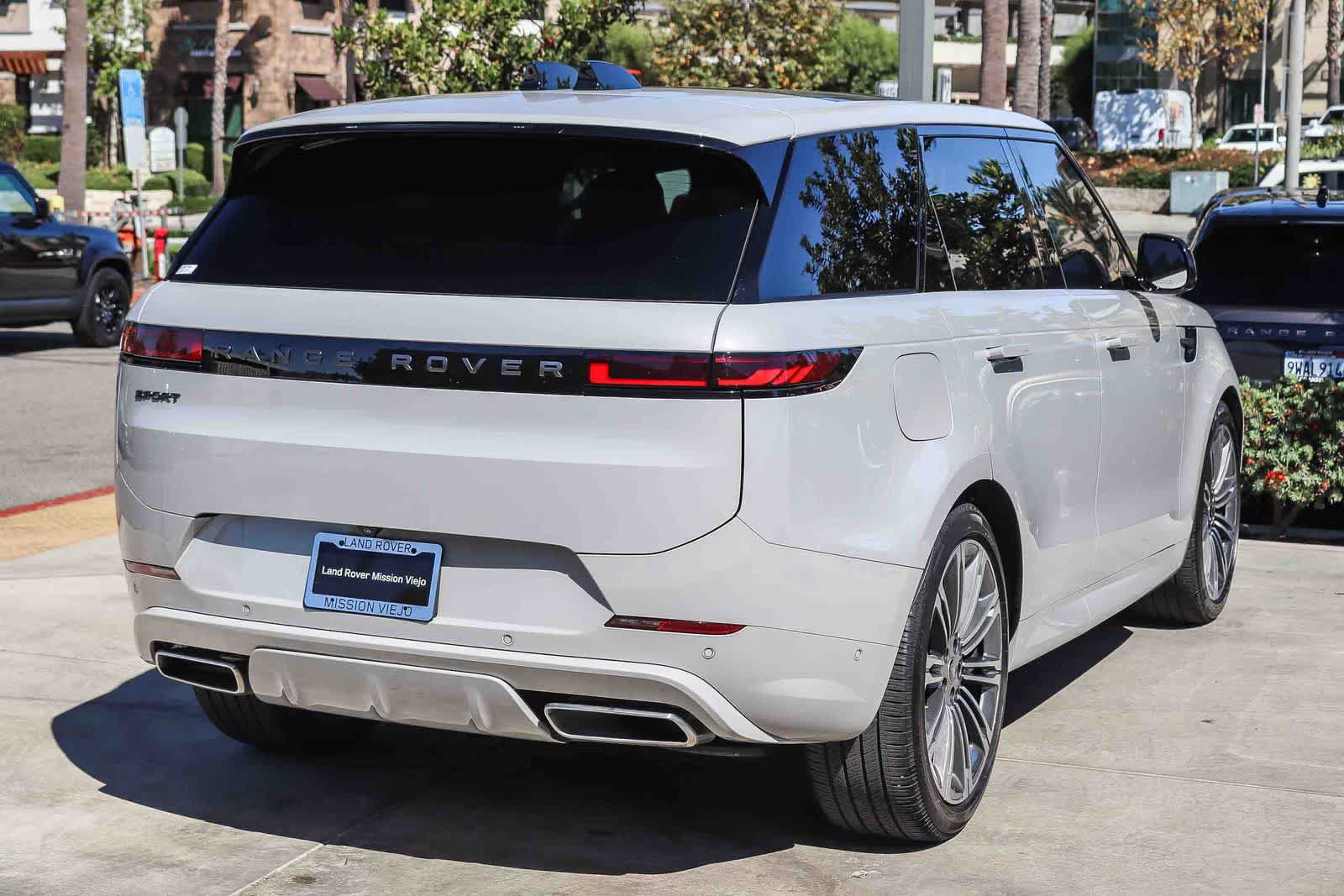 Used 2025 Land Rover Range Rover Sport Dynamic SE AWD/4WD image 3