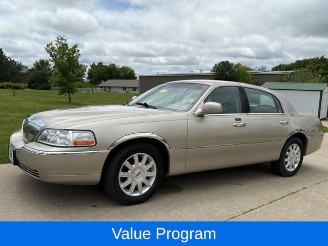 Used 2006 Lincoln Town Car Signature Limited RWD image 1