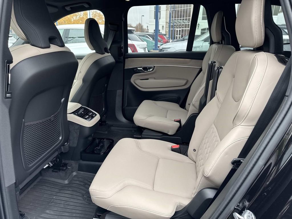 Used 2026 Volvo XC90 B6 Plus image 13
