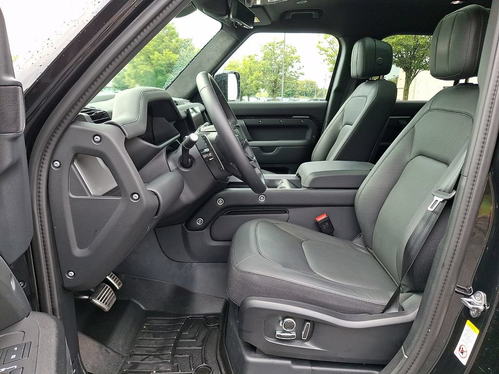 Used 2025 Land Rover Defender 130 V8 AWD/4WD image 15