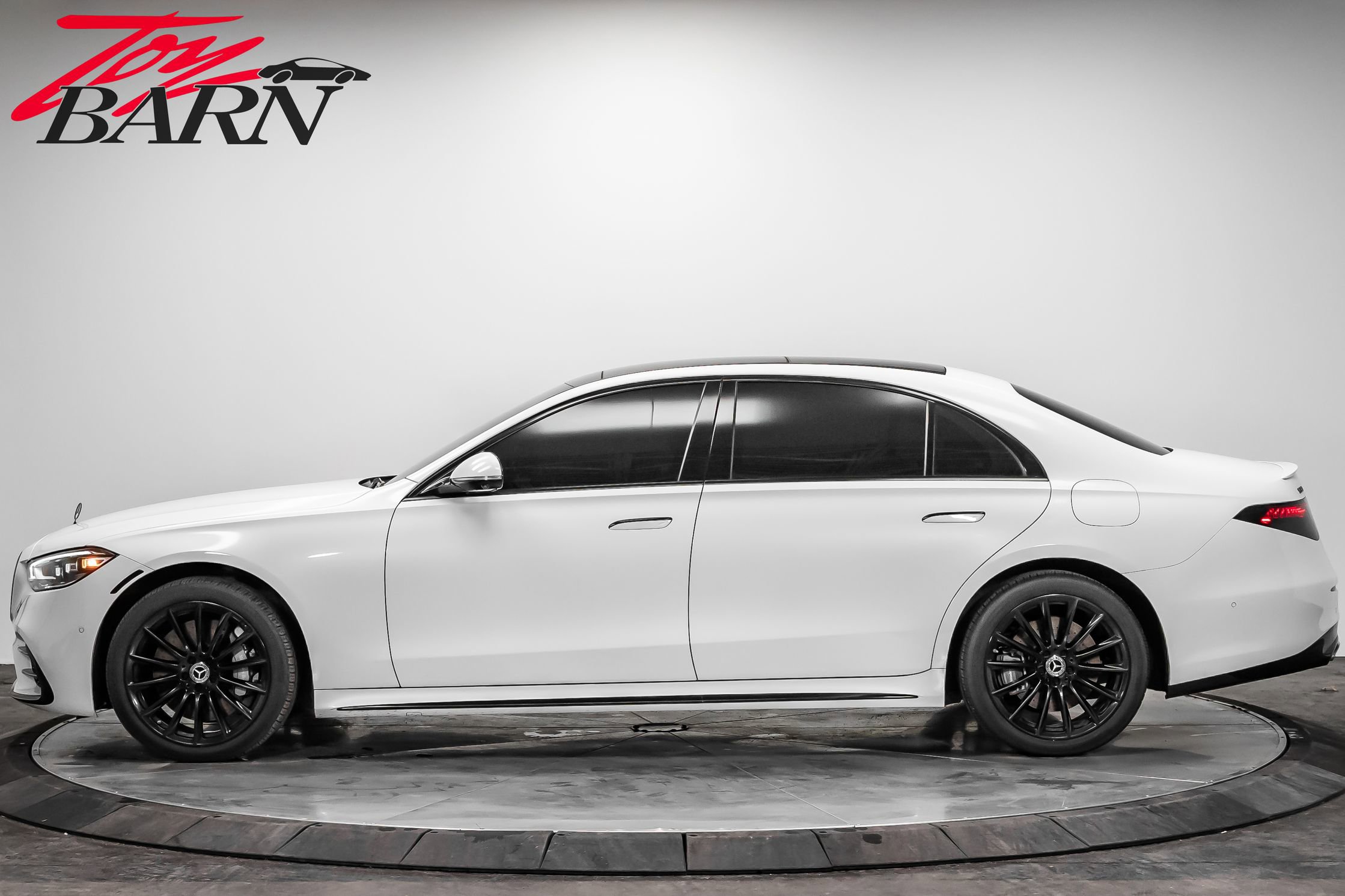 Used 2024 Mercedes-Benz S 580e 4MATIC Sedan image 2