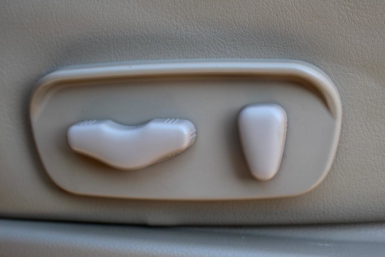 Used 2011 Nissan Armada Platinum w/ 2nd Row Captain Seat Pkg image 16