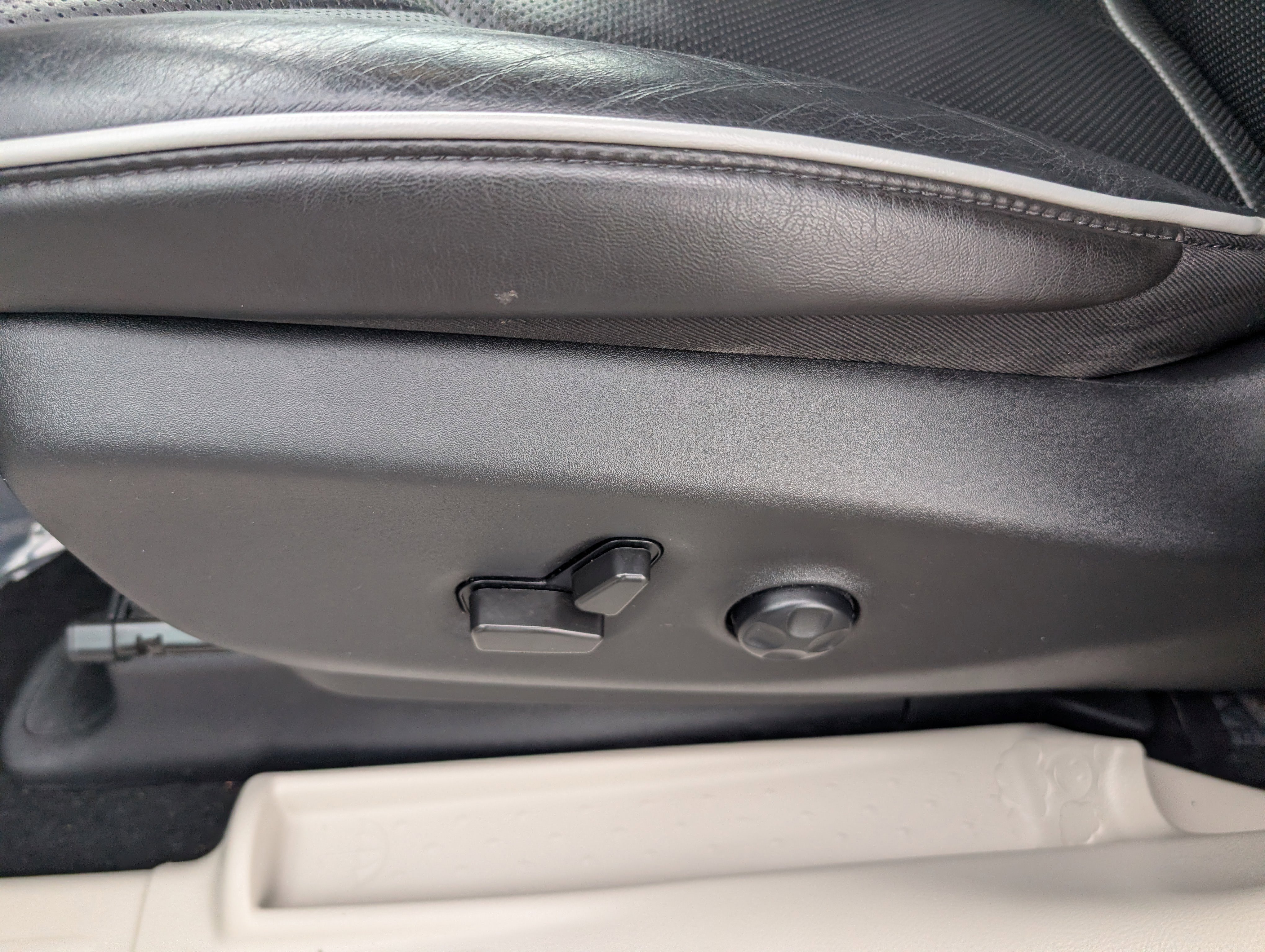 Used 2021 Chrysler Pacifica Limited w/ Uconnect Theater Family Group image 12