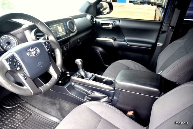 Used 2017 Toyota Tacoma TRD Sport w/ Tow Package RWD image 10