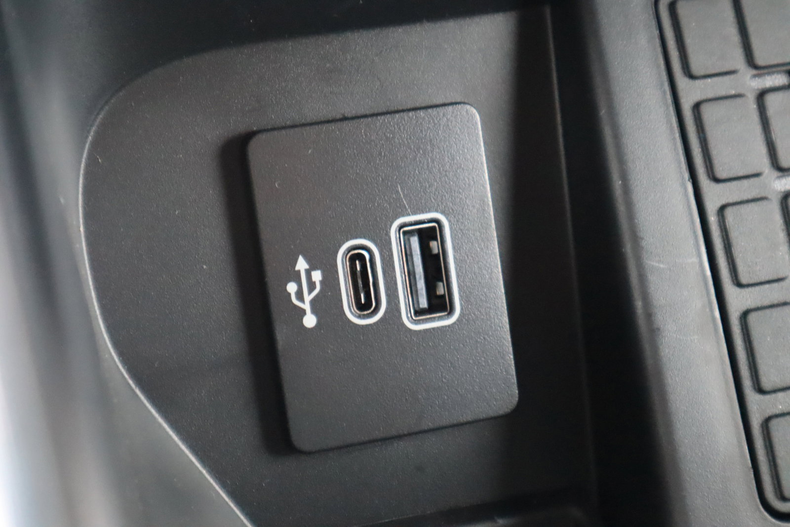 New 2025 Ford F150 XLT w/ Equipment Group 302A MID image 32