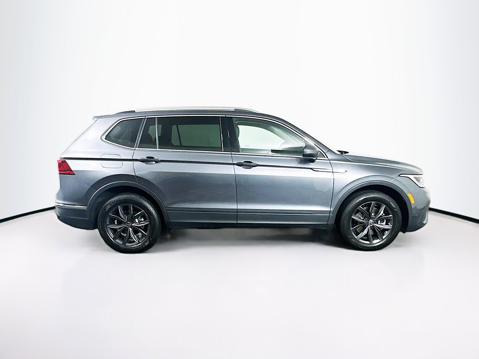 Used 2022 Volkswagen Tiguan SE image 10