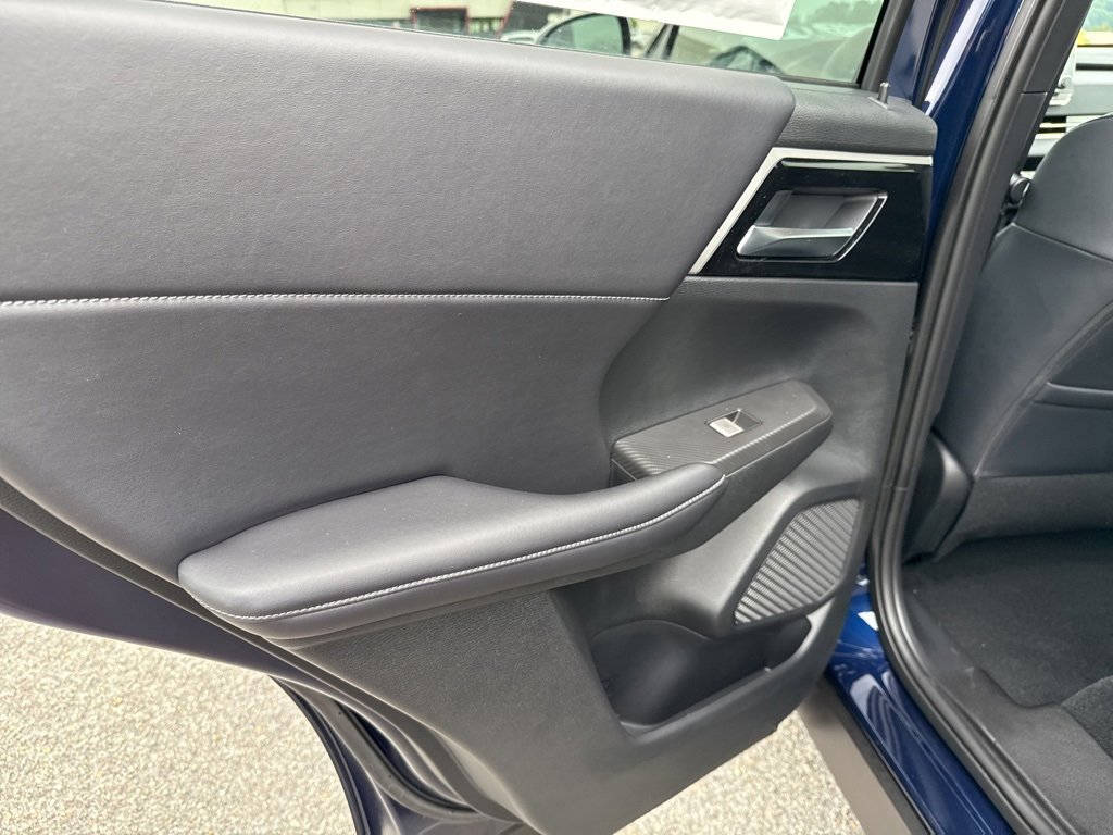 New 2025 Mitsubishi Outlander SE image 16