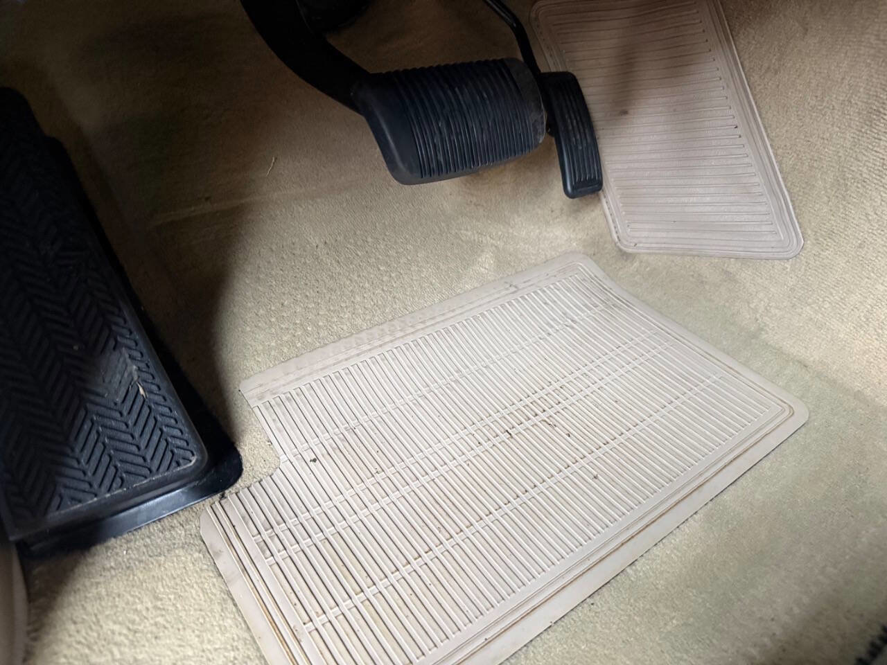 Used 2001 Lexus LX 470 4WD image 96