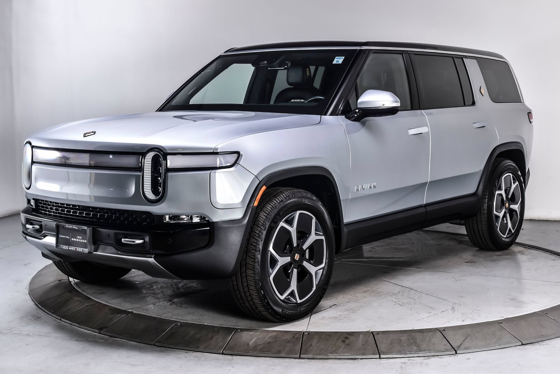 Used 2024 Rivian R1S Adventure AWD/4WD image 2