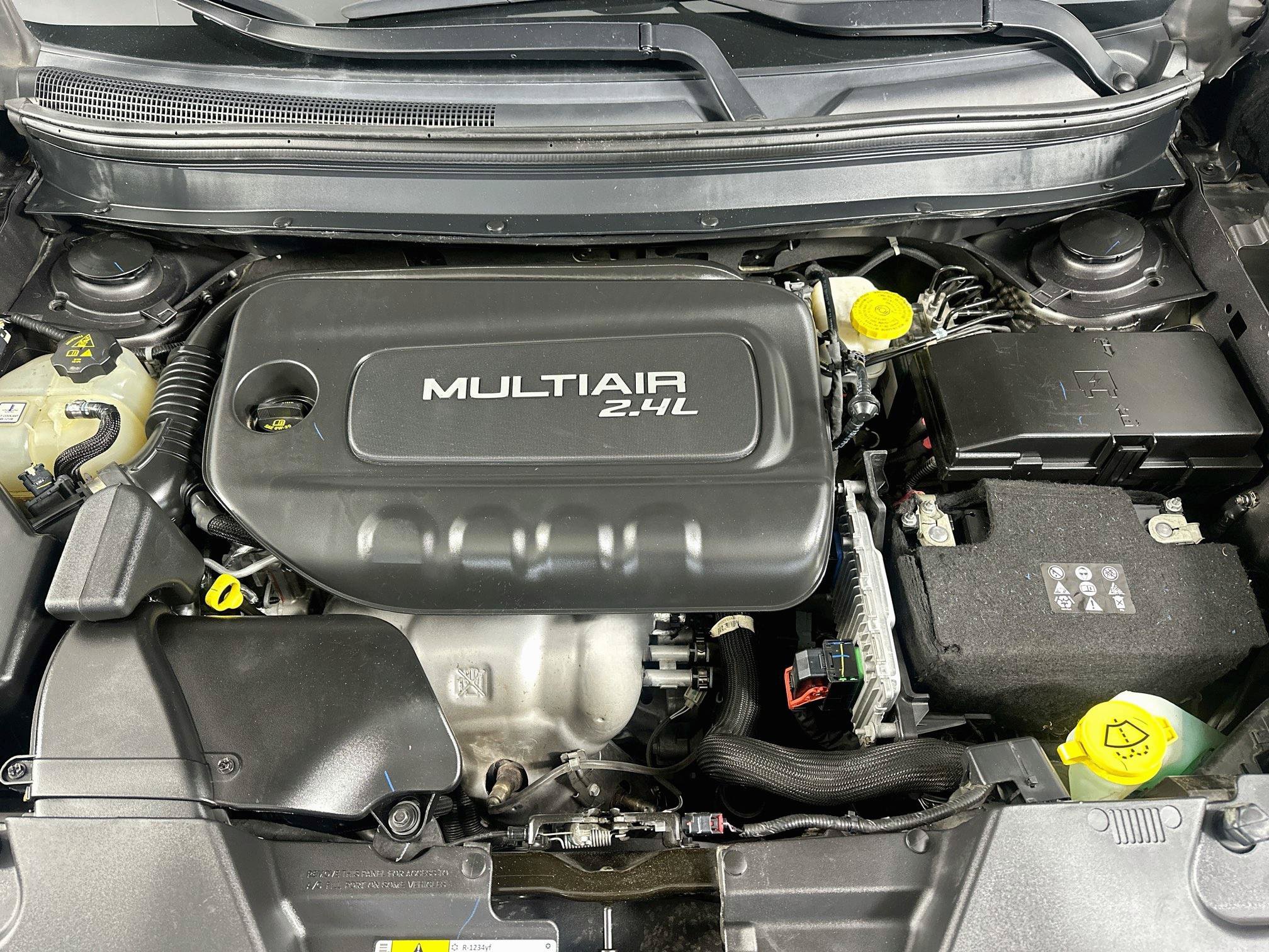 Used 2018 Jeep Cherokee Limited w/ Luxury Group FWD image 34