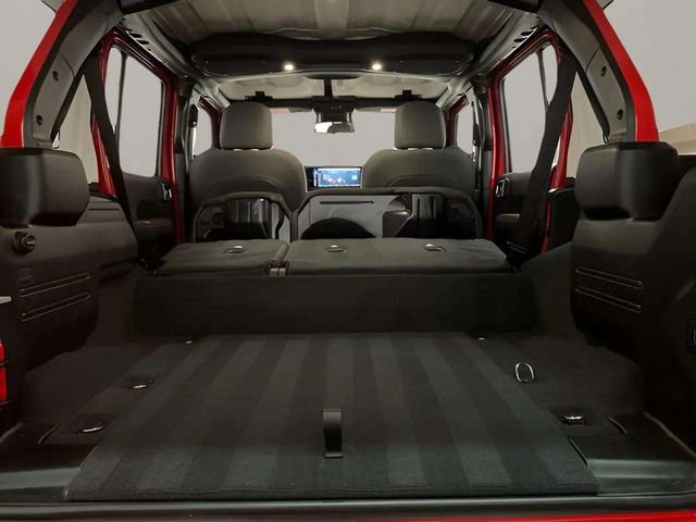 Used 2025 Jeep Wrangler Unlimited Sahara w/ Safety Group AWD/4WD image 88