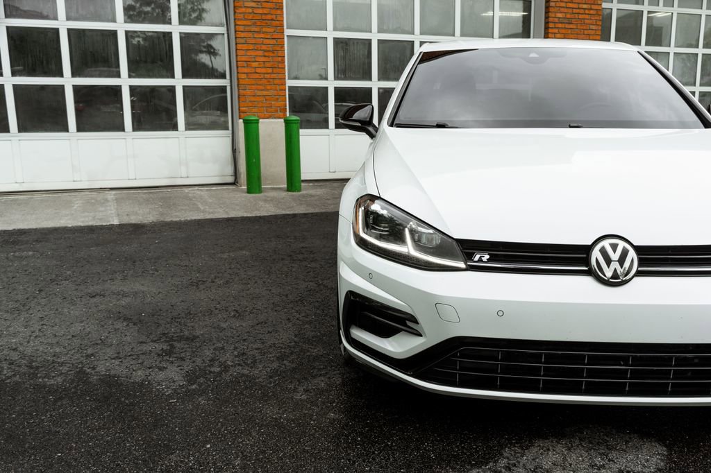 Used 2019 Volkswagen Golf R 4-Door AWD/4WD image 32