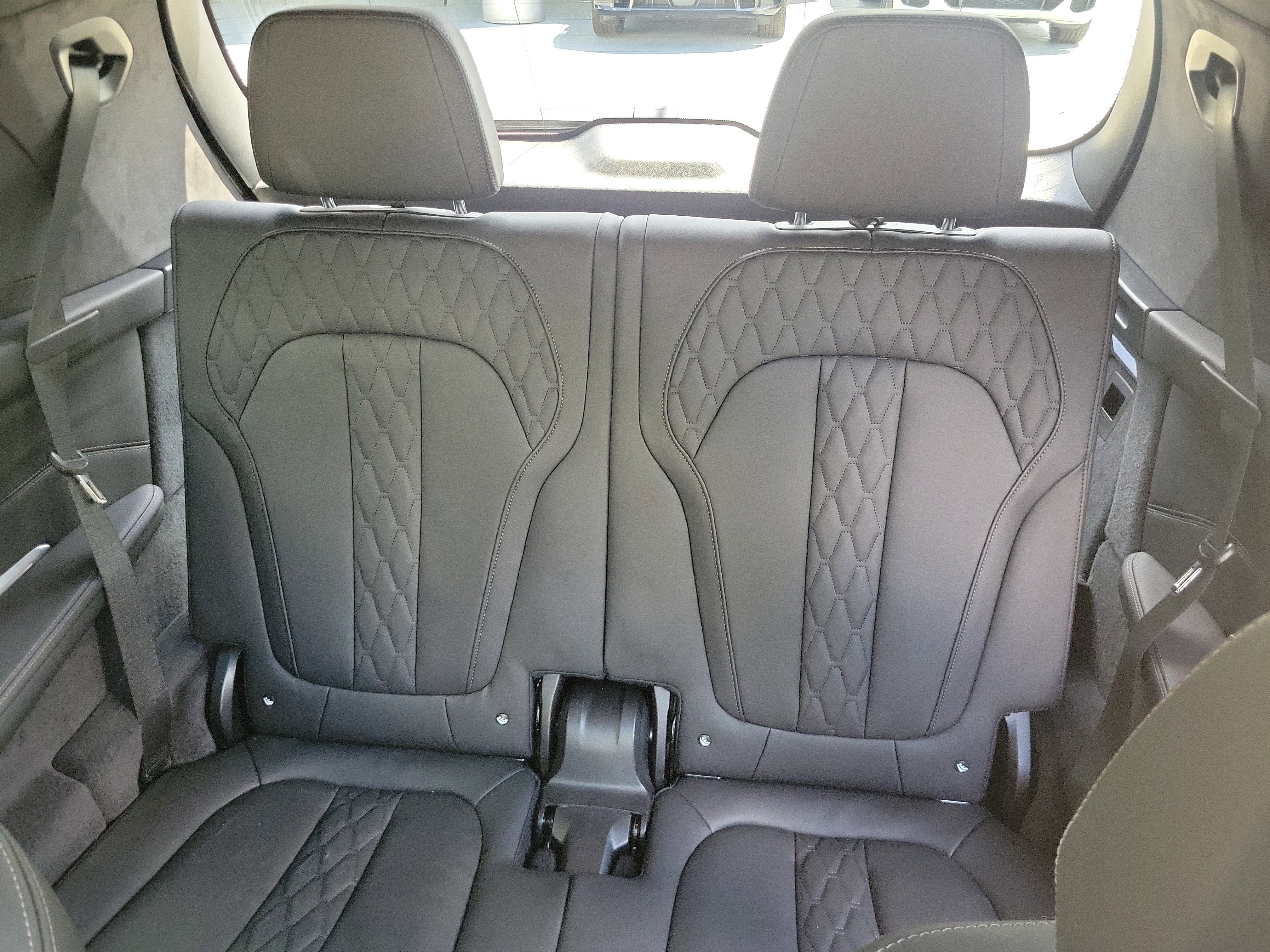 Used 2024 BMW ALPINA XB7 image 11