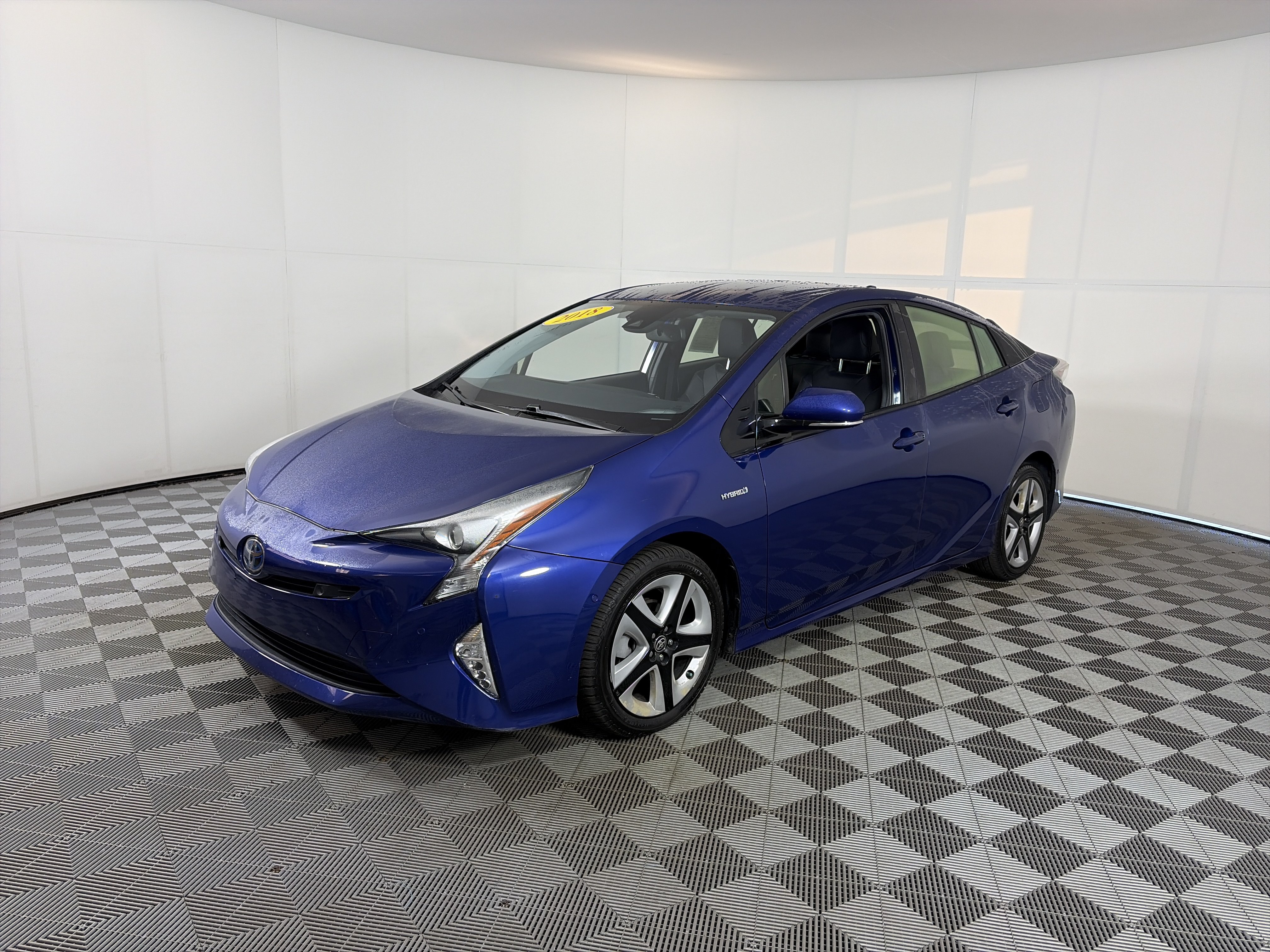Used 2018 Toyota Prius Four Touring FWD image 2