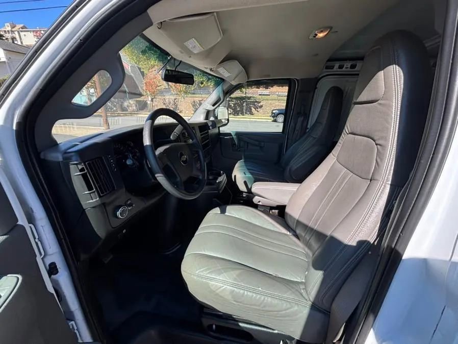 Used 2019 Chevrolet Express 2500 Extended image 16