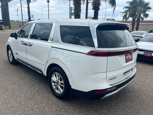 Used 2023 Kia Carnival LX FWD image 4