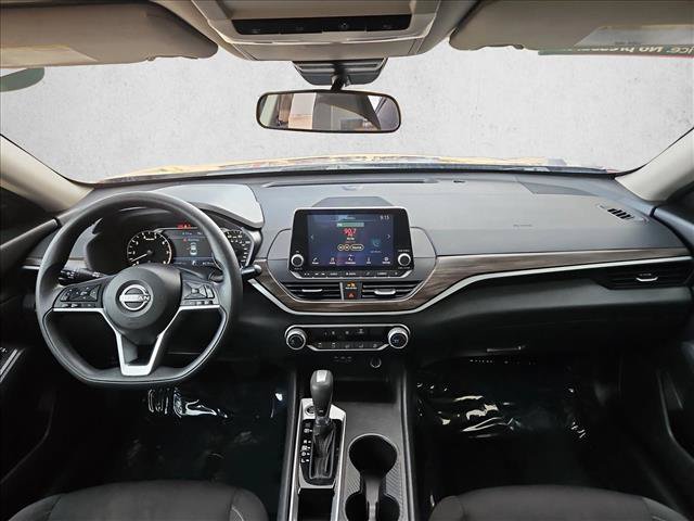 Used 2025 Nissan Altima 2.5 SV FWD image 17
