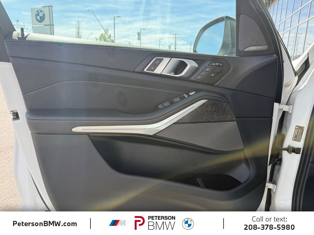 Used 2024 BMW X7 xDrive40i image 17