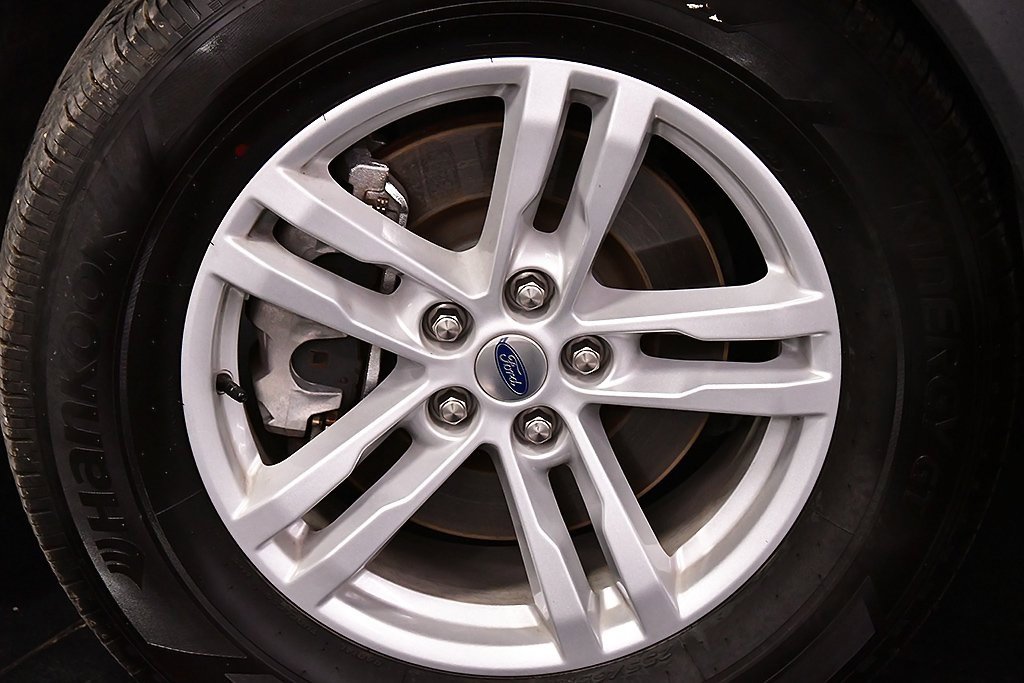 Used 2024 Ford Explorer XLT w/ Equipment Group 202A image 9