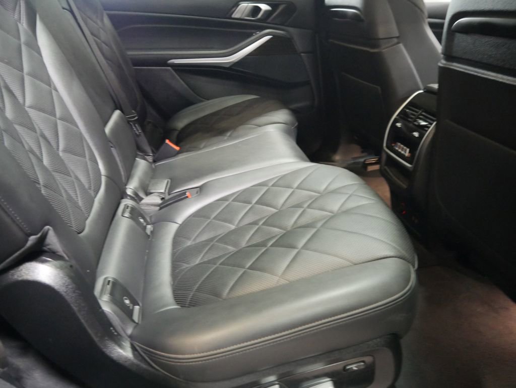Used 2023 BMW X7 xDrive40i w/ M Sport Package AWD/4WD image 28