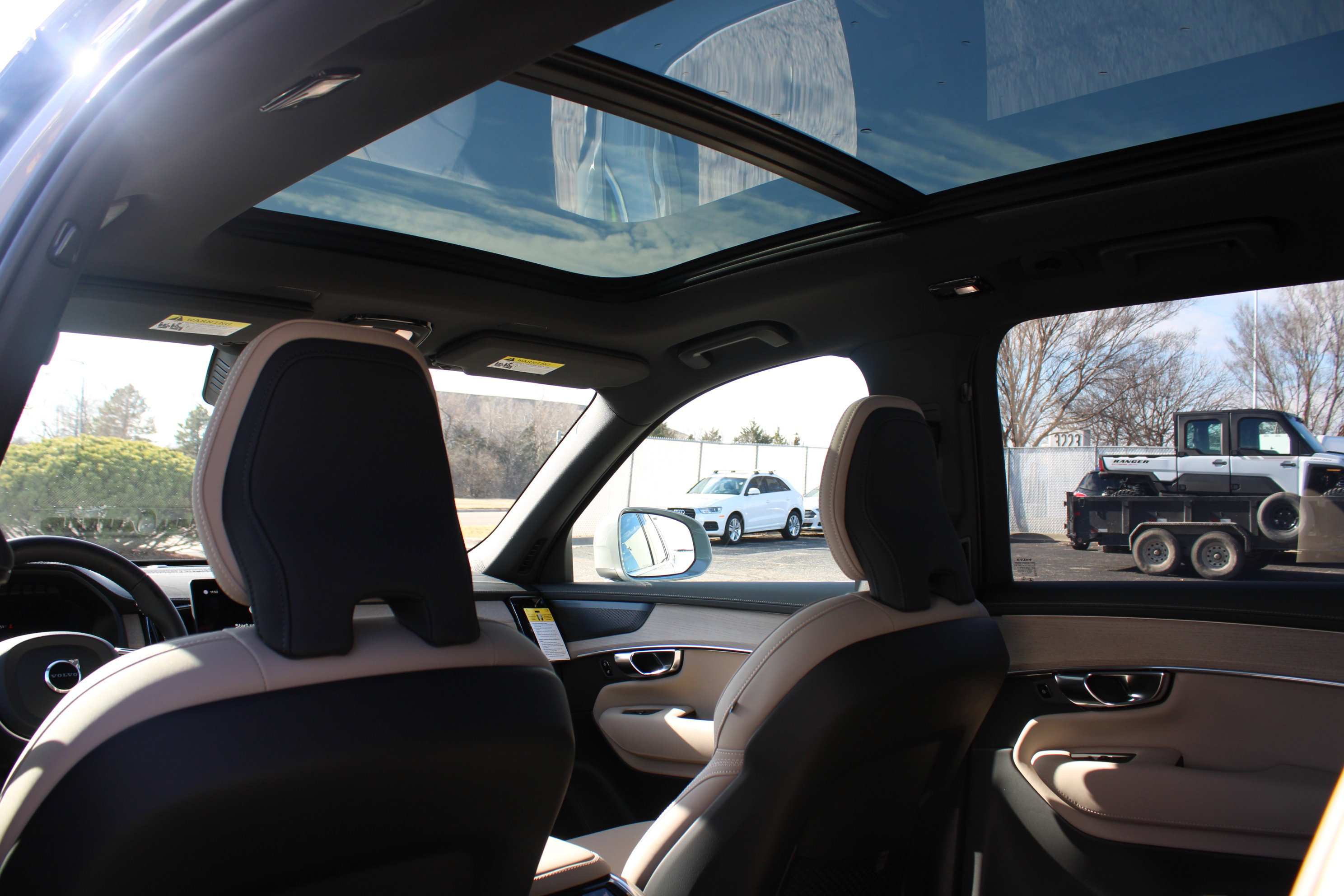 New 2026 Volvo XC90 T8 Plus w/ Protection Package Premier AWD/4WD image 36
