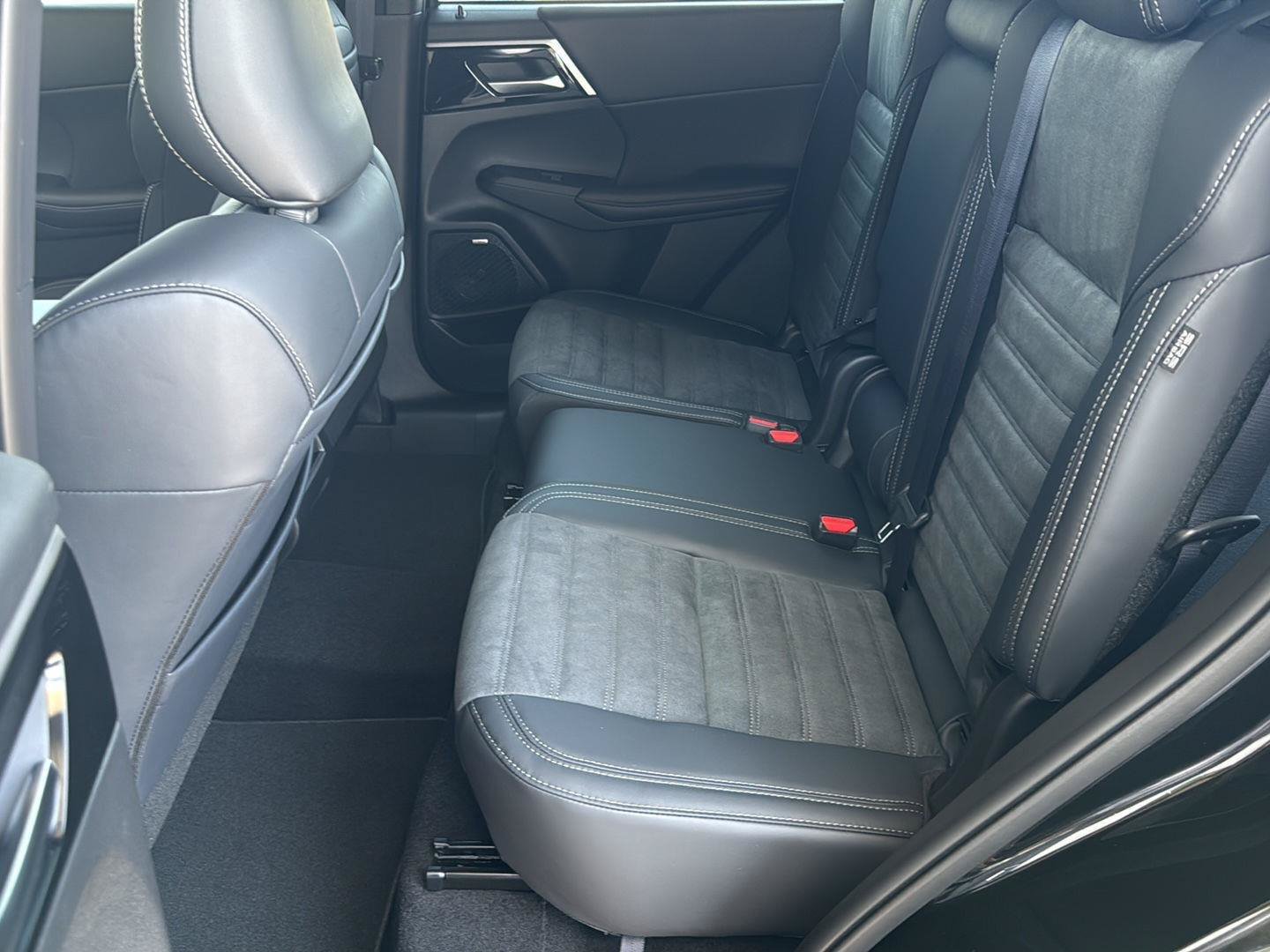 New 2026 Mitsubishi Outlander LE FWD image 24