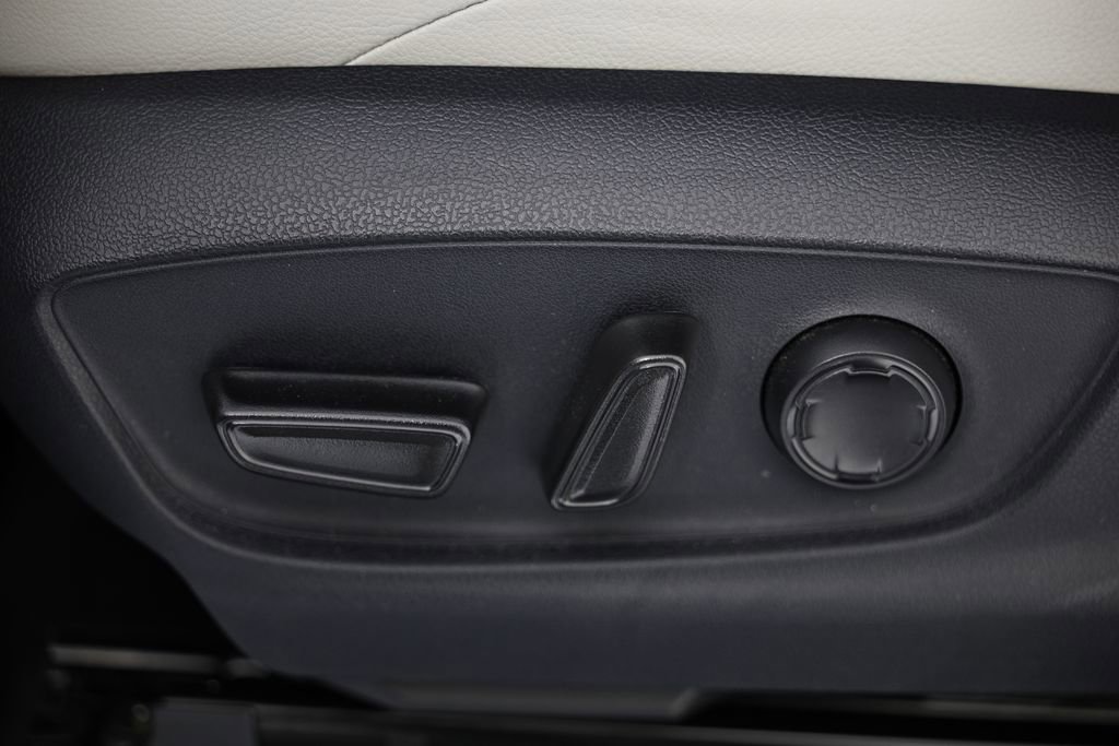 Used 2025 Toyota Tacoma Limited AWD/4WD image 24