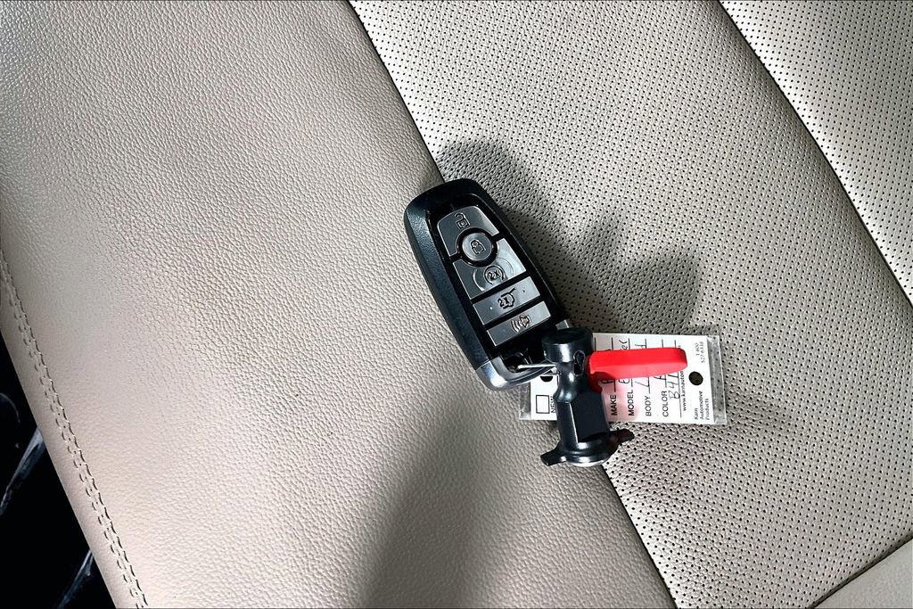 Used 2023 Ford Explorer Limited image 10