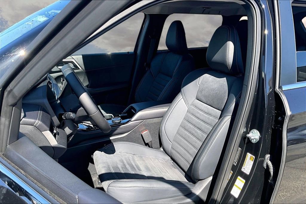 New 2026 Mitsubishi Outlander FWD image 9