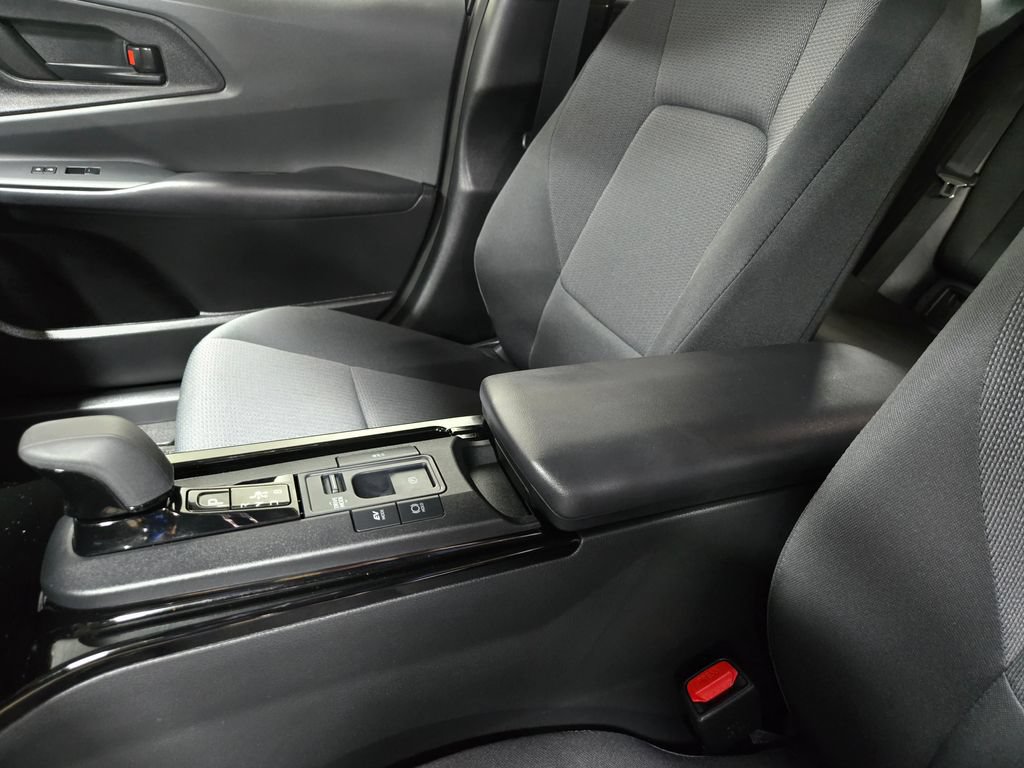 Used 2024 Toyota Prius LE AWD/4WD image 29