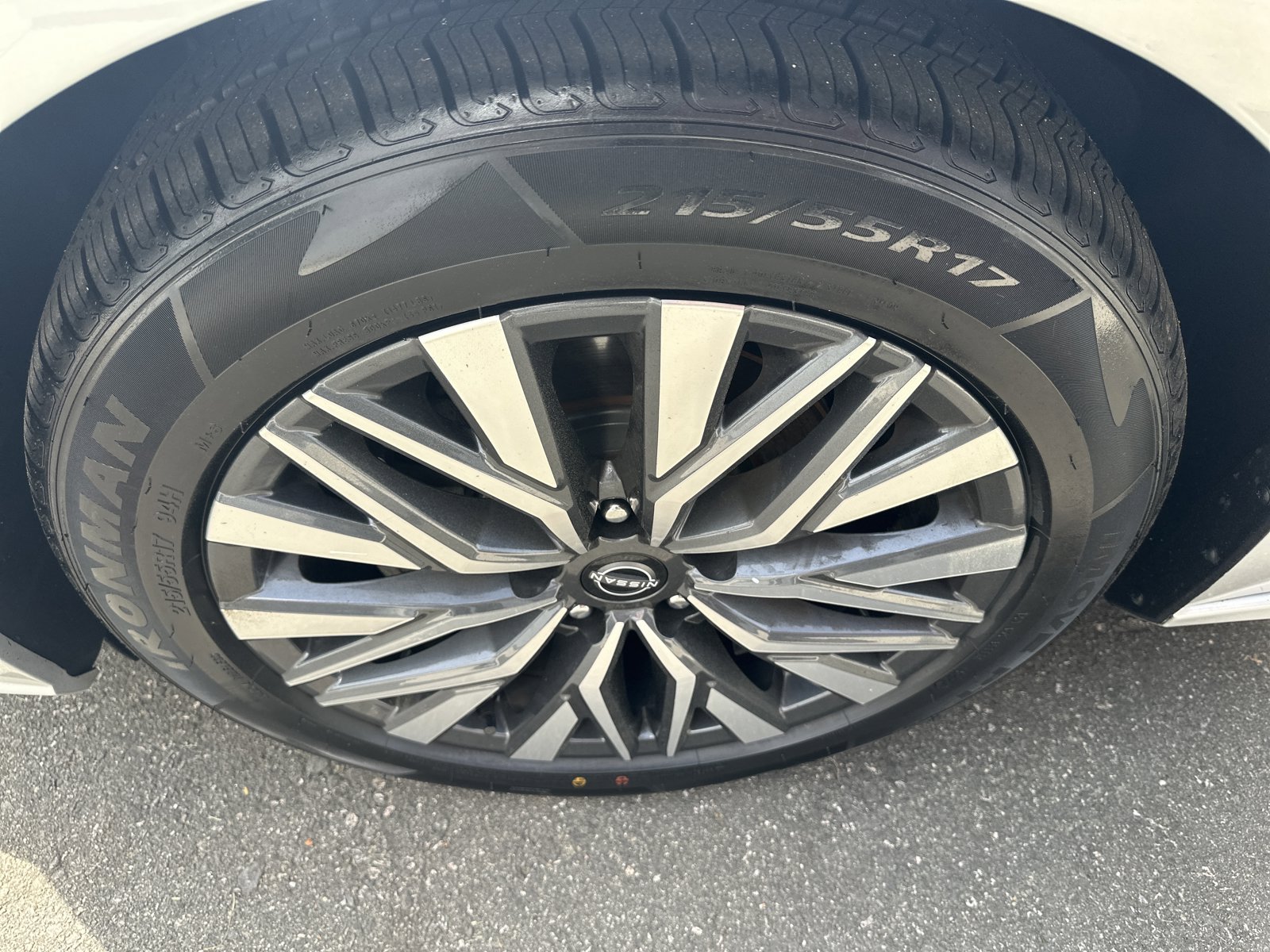 Used 2024 Nissan Altima 2.5 SV FWD image 30