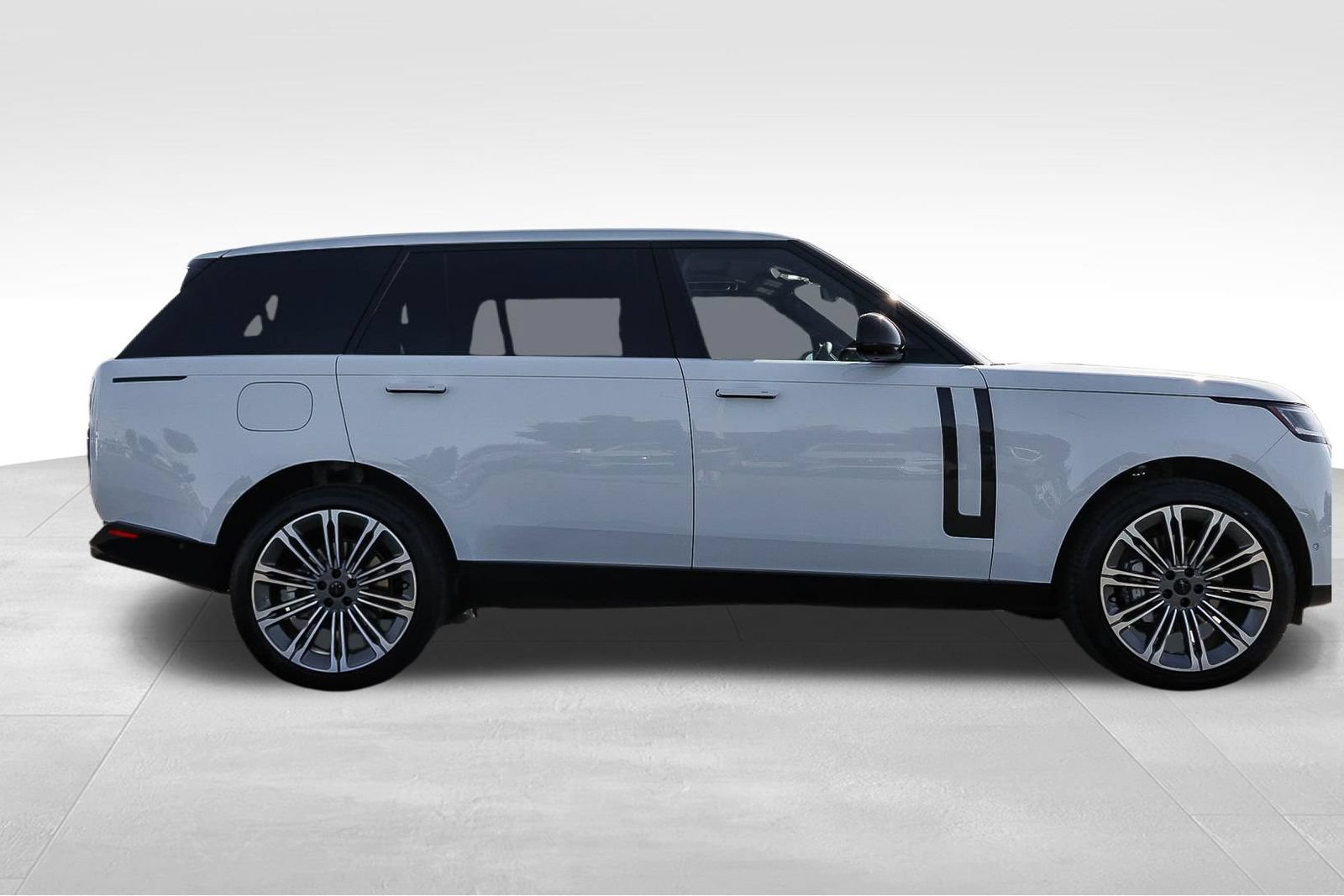New 2026 Land Rover Range Rover Long Wheelbase SE AWD/4WD image 4