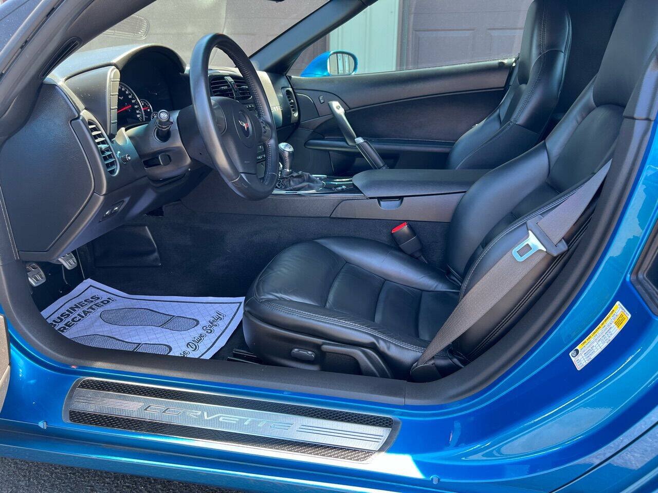 Used 2010 Chevrolet Corvette Coupe w/ 1LT RWD image 4