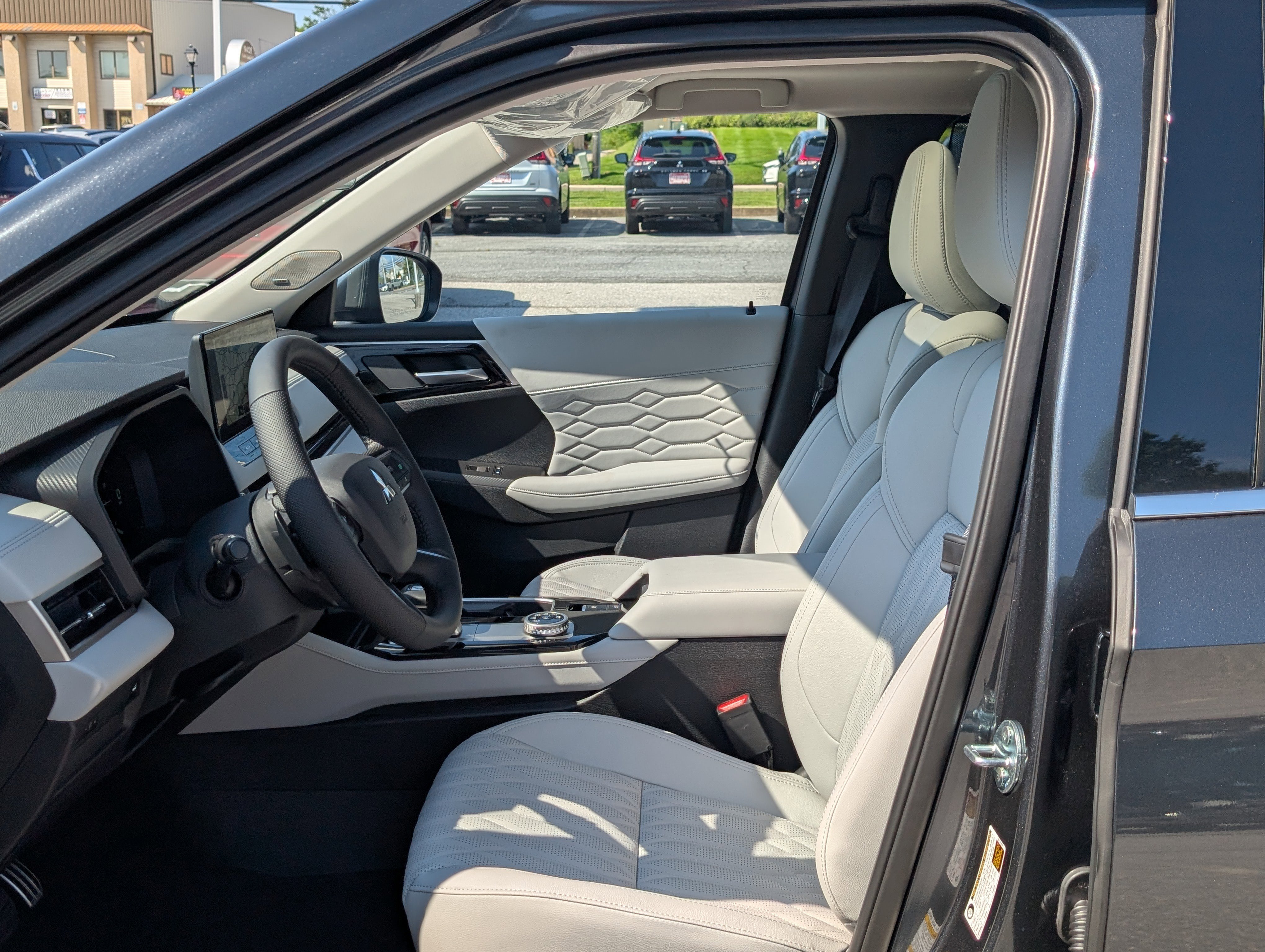 New 2025 Mitsubishi Outlander SEL image 18