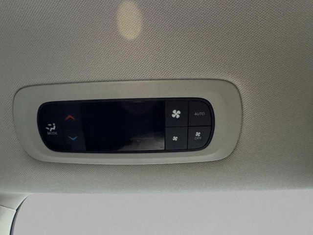 Used 2024 Chrysler Pacifica Limited FWD image 21
