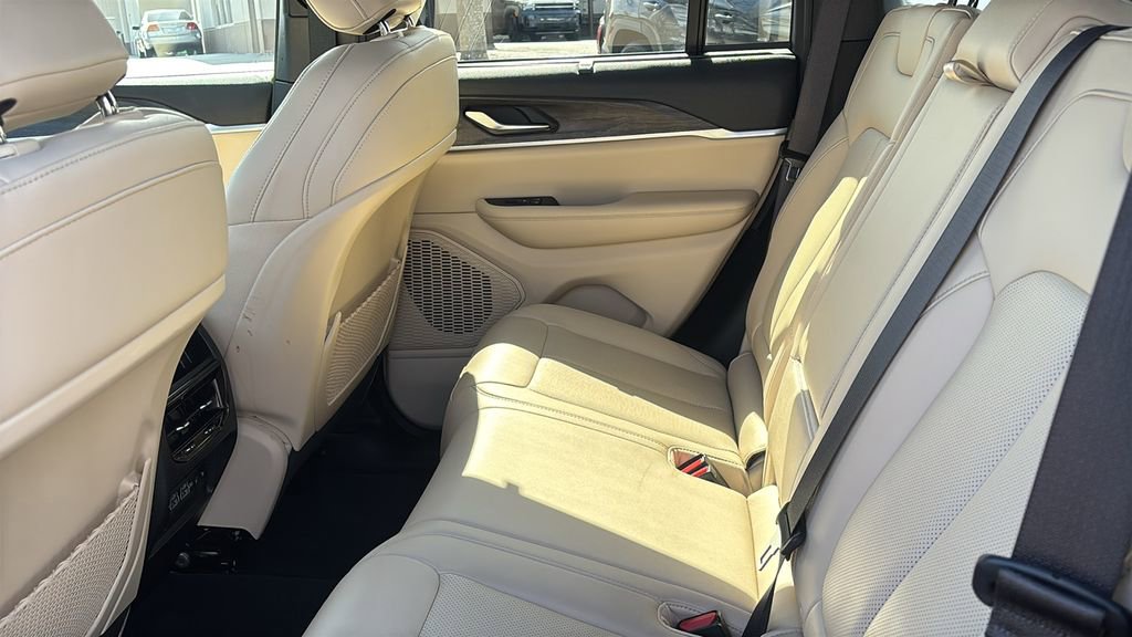 Used 2023 Jeep Grand Cherokee Limited w/ Luxury Tech Group II image 29