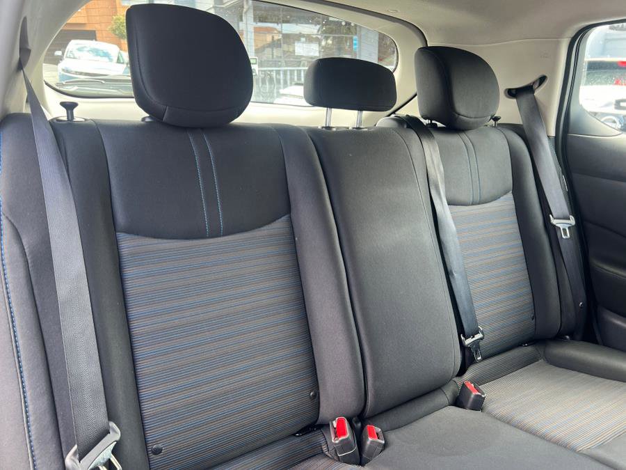Used 2025 Nissan Leaf S image 33