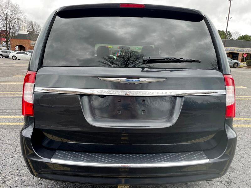 Used 2014 Chrysler Town & Country Touring FWD image 4