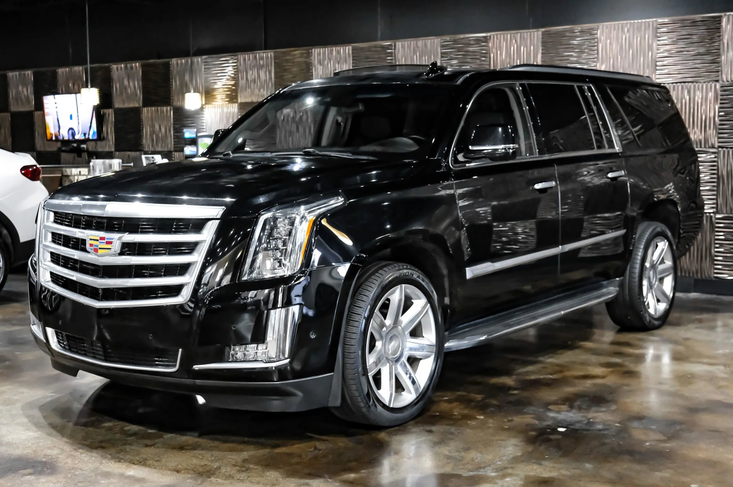 Used 2017 Cadillac Escalade ESV Luxury RWD image 9