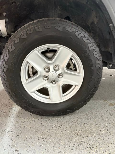 Used 2023 Jeep Gladiator Sport image 11