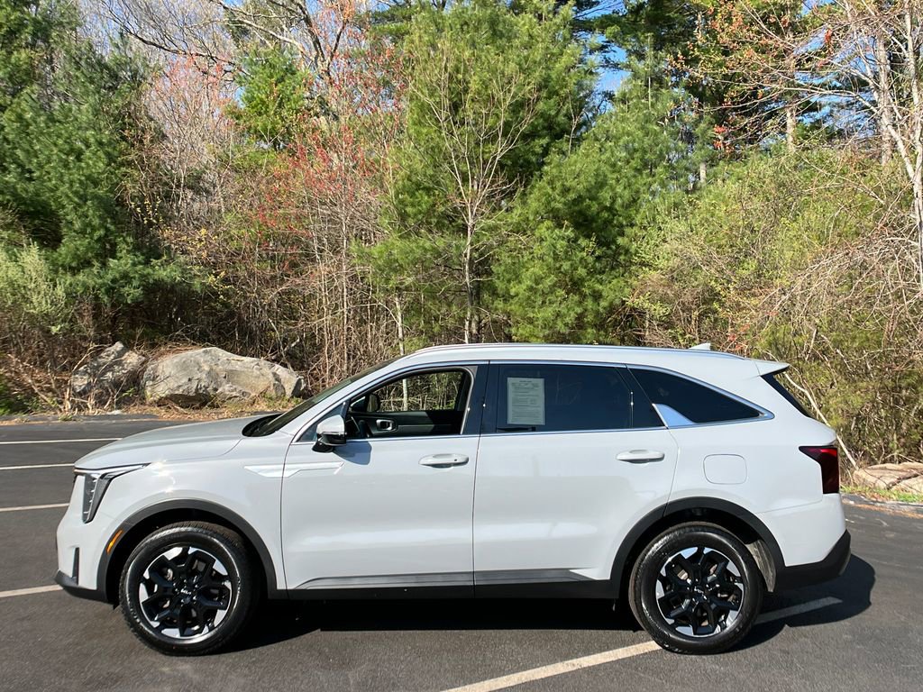 Used 2024 Kia Sorento S w/ Panoramic Sunroof Package AWD/4WD image 2