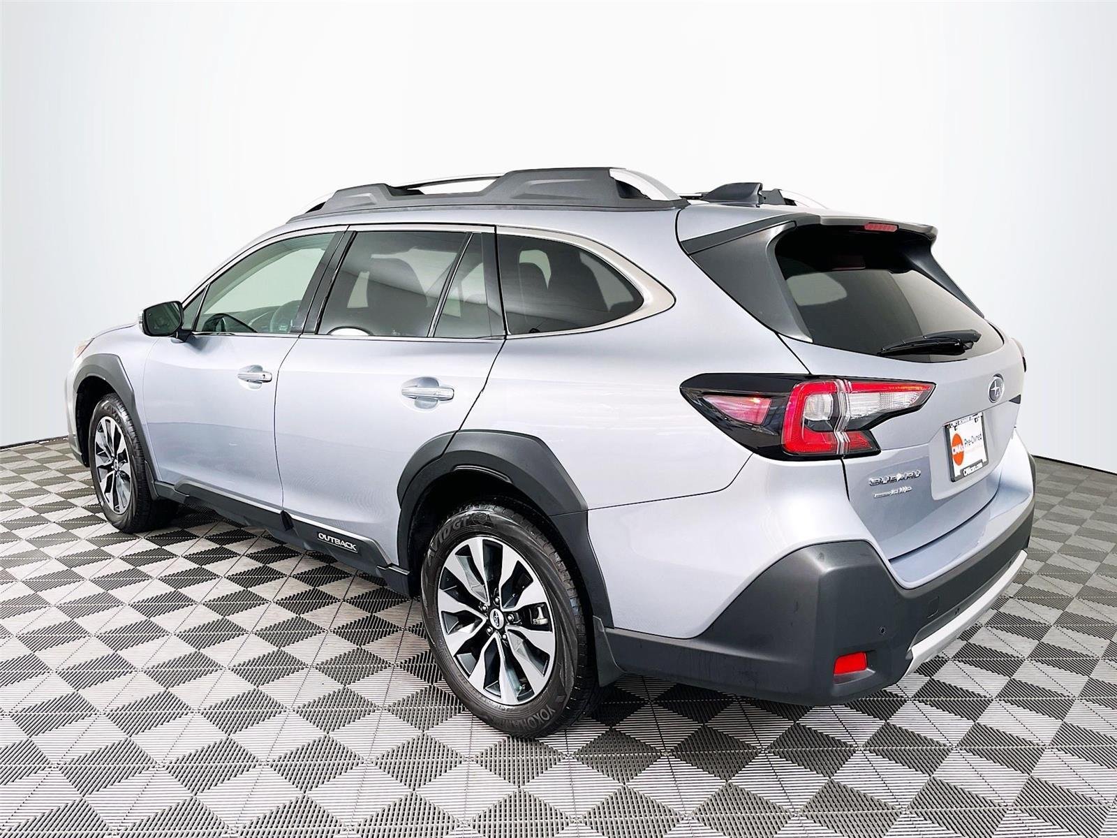 Used 2025 Subaru Outback Touring AWD/4WD image 7